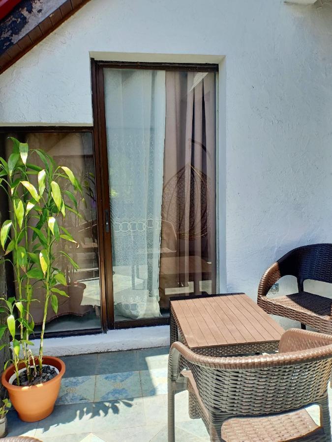 El Castillo Bed And Breakfast Angono Exterior photo