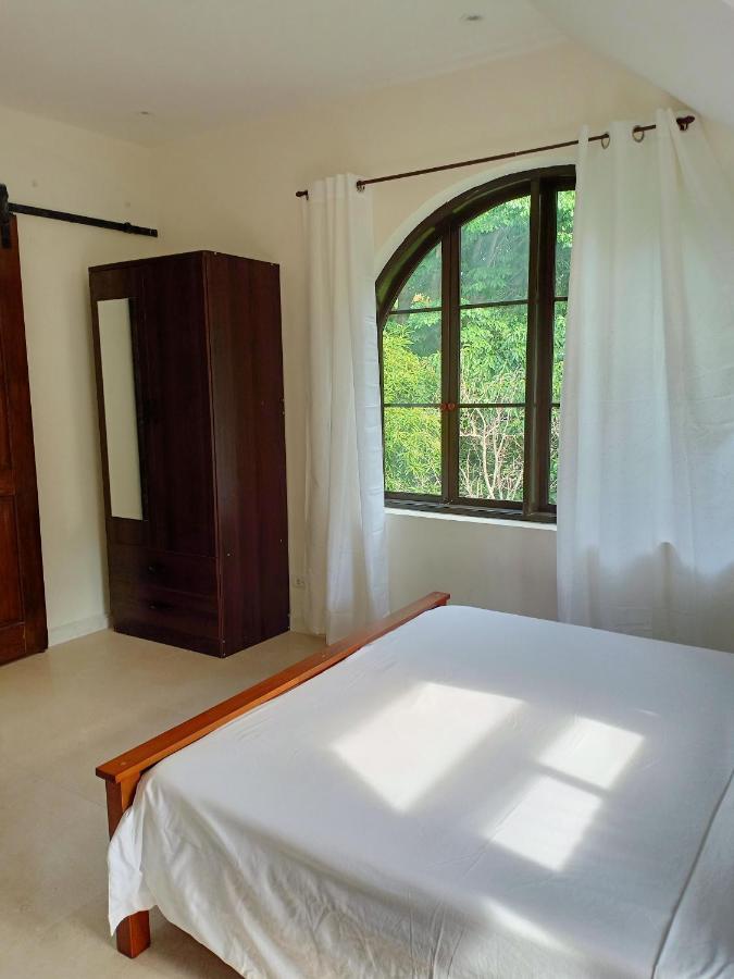 El Castillo Bed And Breakfast Angono Exterior photo