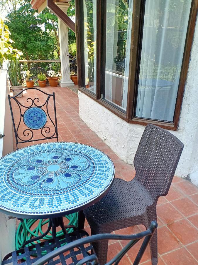 El Castillo Bed And Breakfast Angono Exterior photo