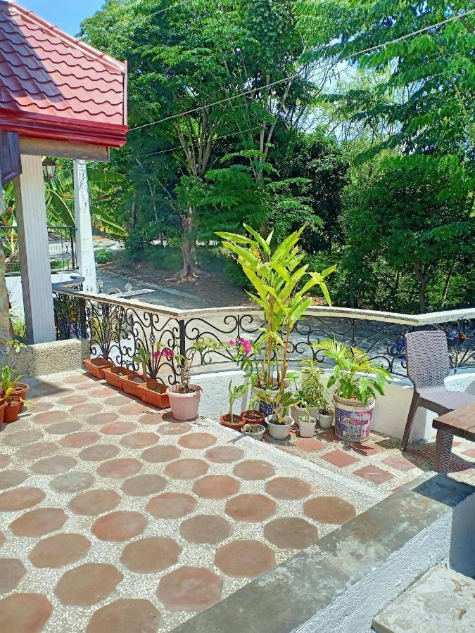 El Castillo Bed And Breakfast Angono Exterior photo