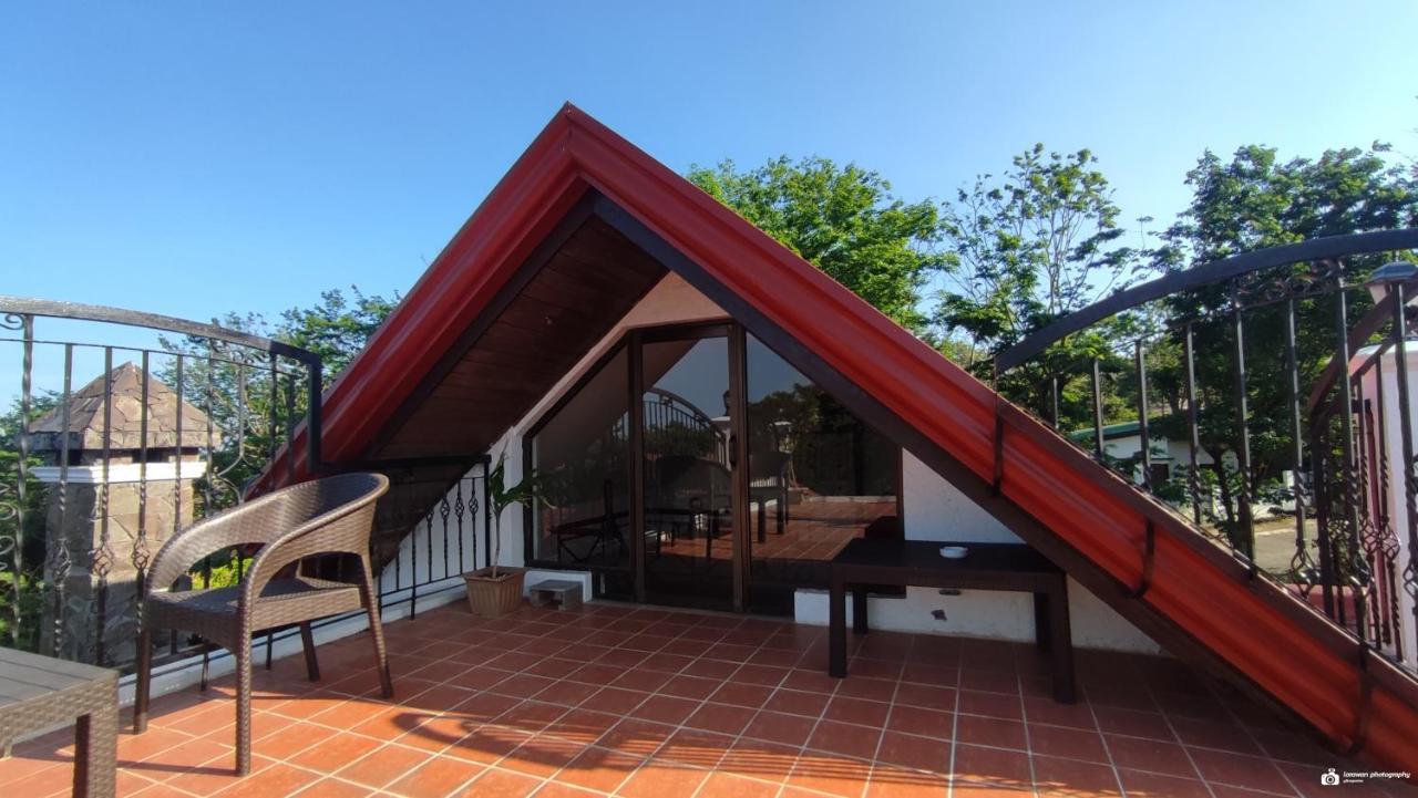 El Castillo Bed And Breakfast Angono Exterior photo