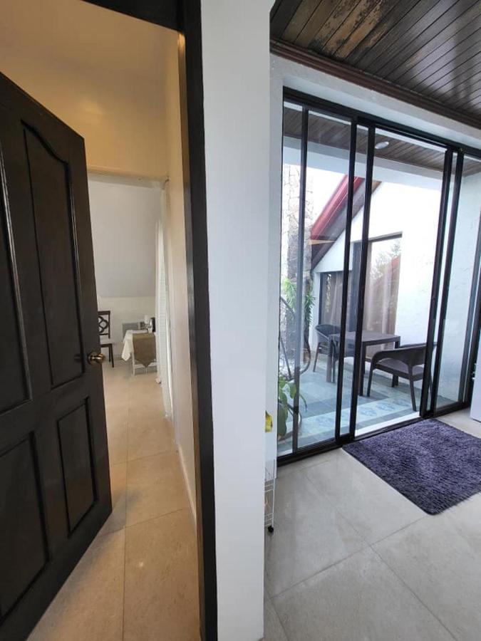 El Castillo Bed And Breakfast Angono Exterior photo