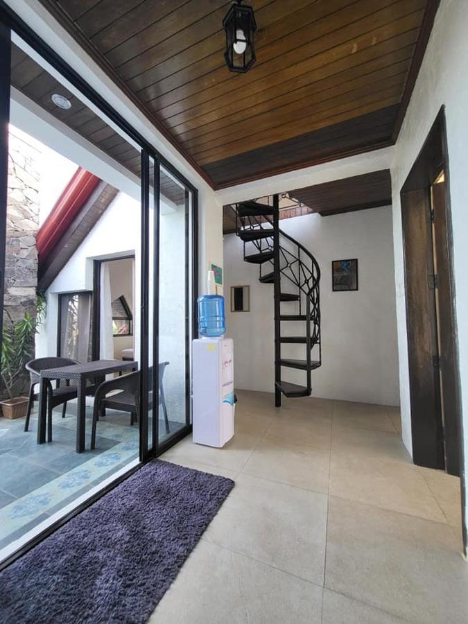 El Castillo Bed And Breakfast Angono Exterior photo